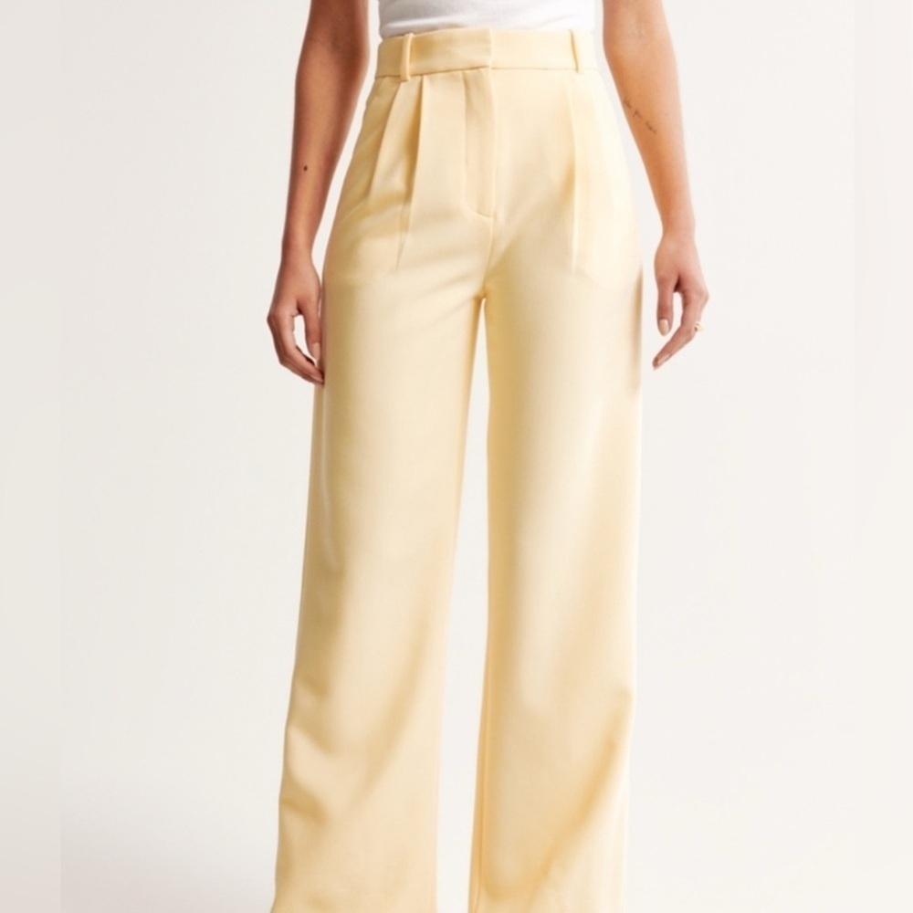 Abercrombie & Fitch Ultra Hight Rise Wide Leg Pant in Yellow, Size 34 - Picture 2 of 16